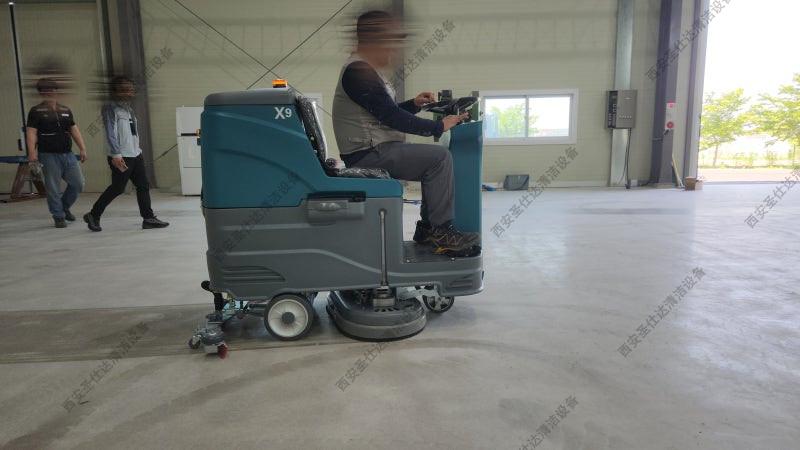 工廠庫房駕駛式洗地機X9 (1).jpg