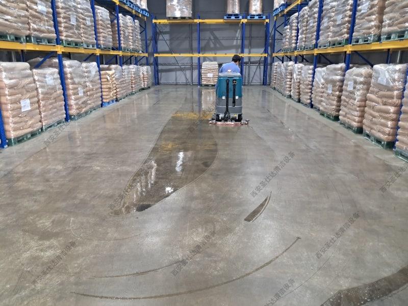 工廠庫房駕駛式洗地機X9 (4).jpg
