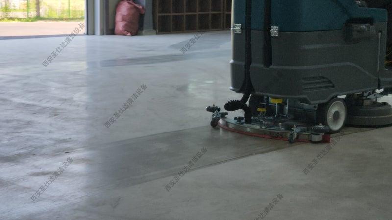 工廠庫房駕駛式洗地機X9 (2).jpg
