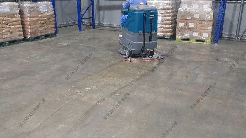 工廠庫房駕駛式洗地機X9 (3).jpg