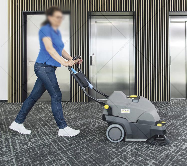 CVS 65-1 BP 手推式扫地机现场使用图3.jpg