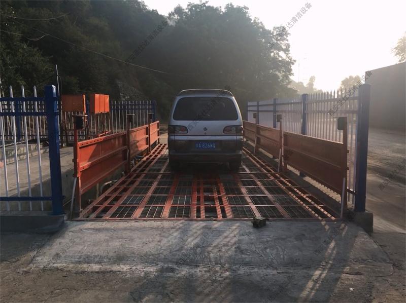 拉煤車全自動沖洗設備 (4).jpg