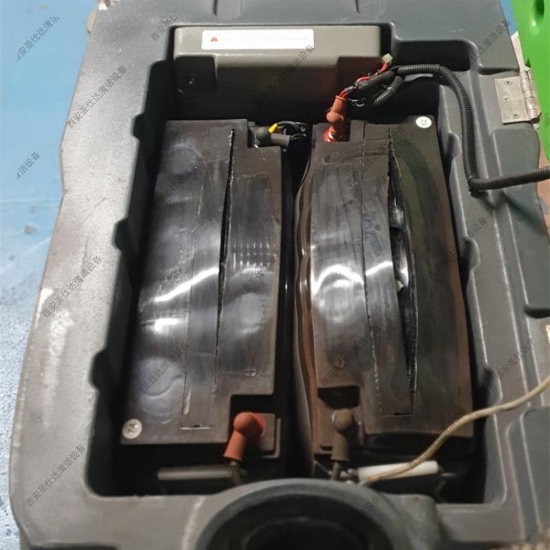 DQX6洗地机维修更换电池 (2).jpg