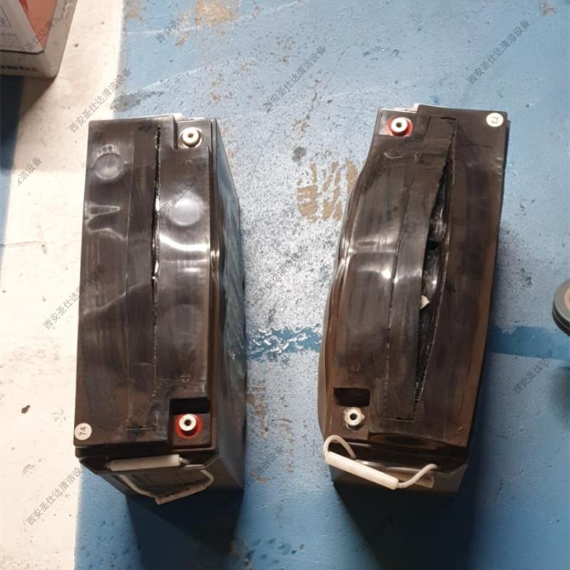 DQX6洗地机维修更换电池 (4).jpg