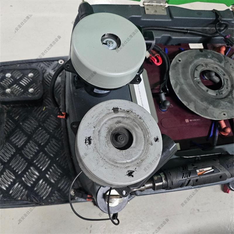 Marcel 玛西尔驾驶式洗地机DQX6维修更换吸水电机 (7)_副本.jpg