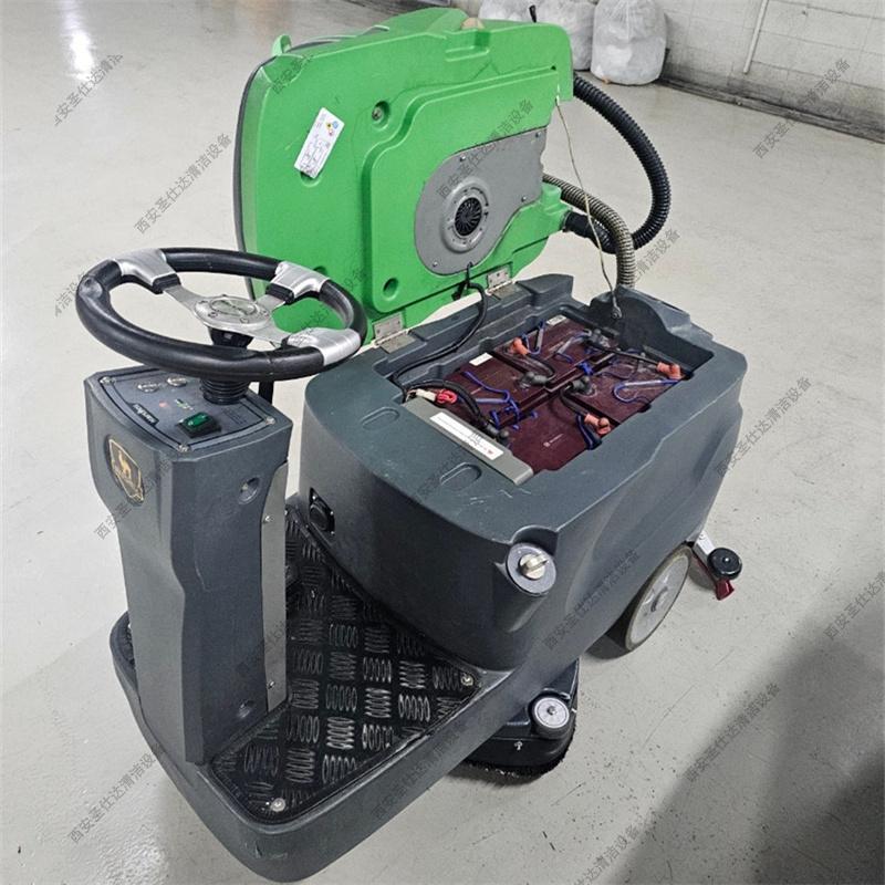 Marcel 玛西尔驾驶式洗地机DQX6维修更换吸水电机 (1)_副本.jpg