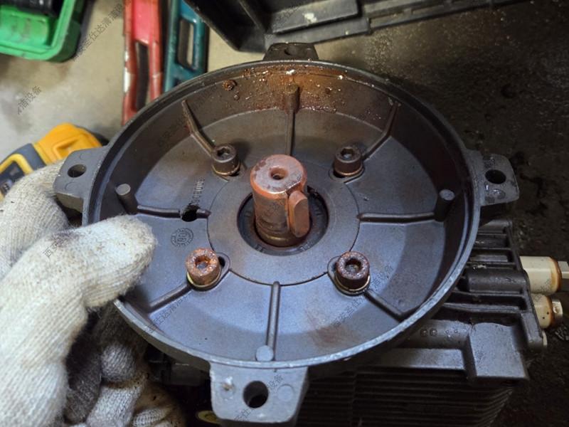 高压清洗机维修：电机断路器跳闸的原因及解决方法（含电机进水） (4).jpg