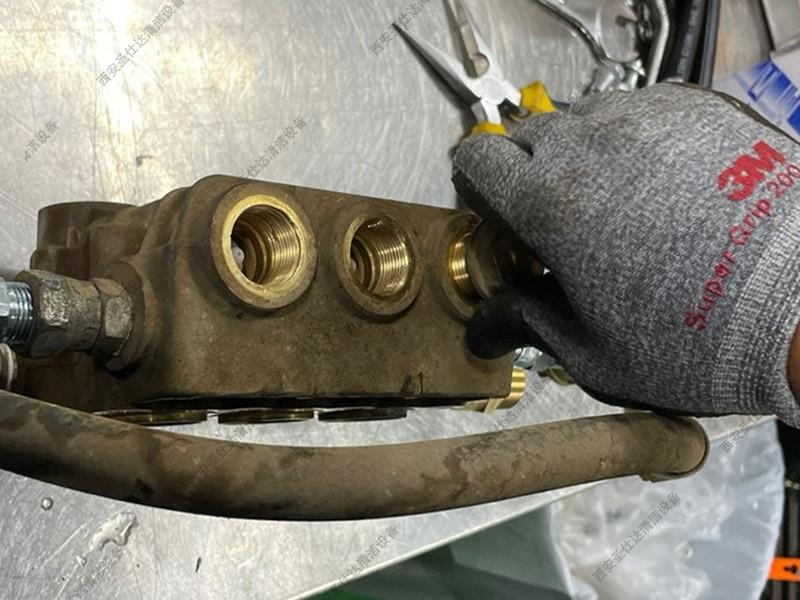 350公斤高压清洗机维修更换水封单向阀调压阀 (6).jpg