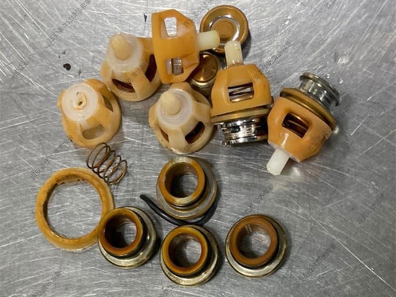 350公斤高压清洗机维修更换水封单向阀调压阀 (9).jpg