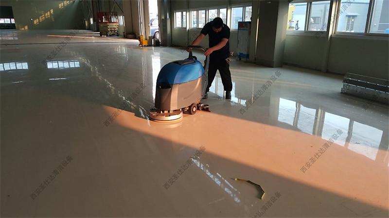 制药厂车间地面洗地机 (1).jpg