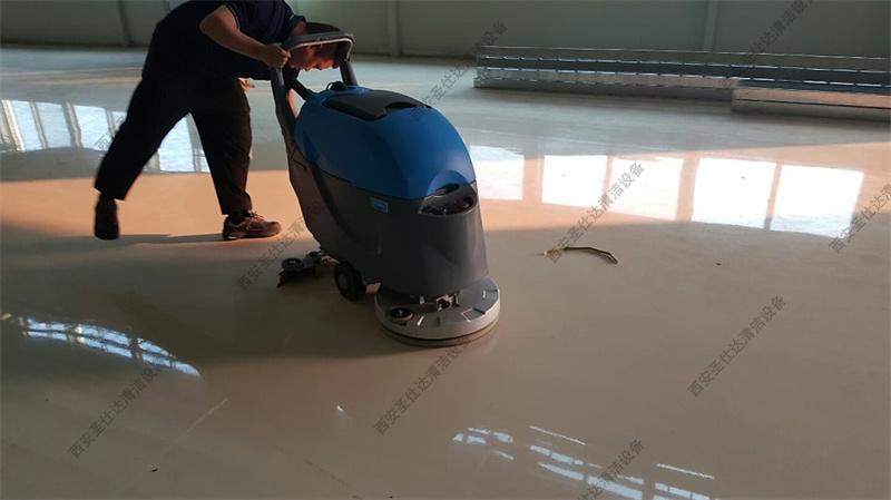 制药厂车间地面洗地机 (2).jpg