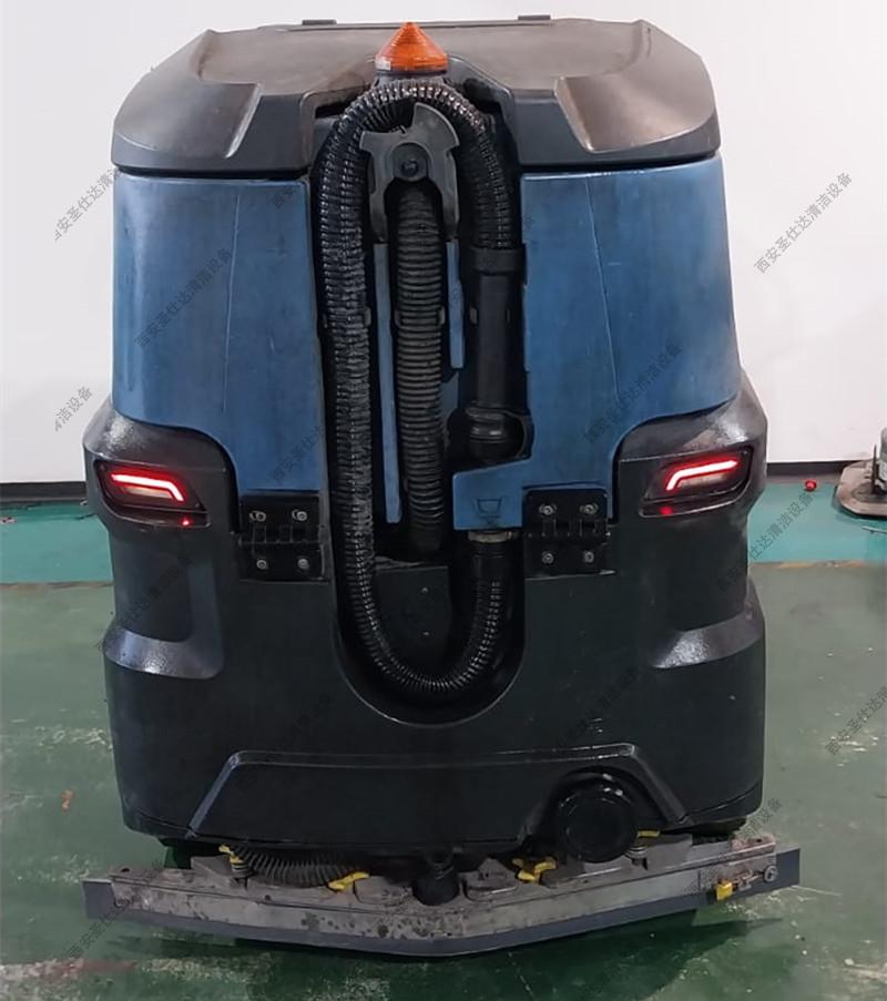magna2017b驾驶式洗地机 (2).jpg