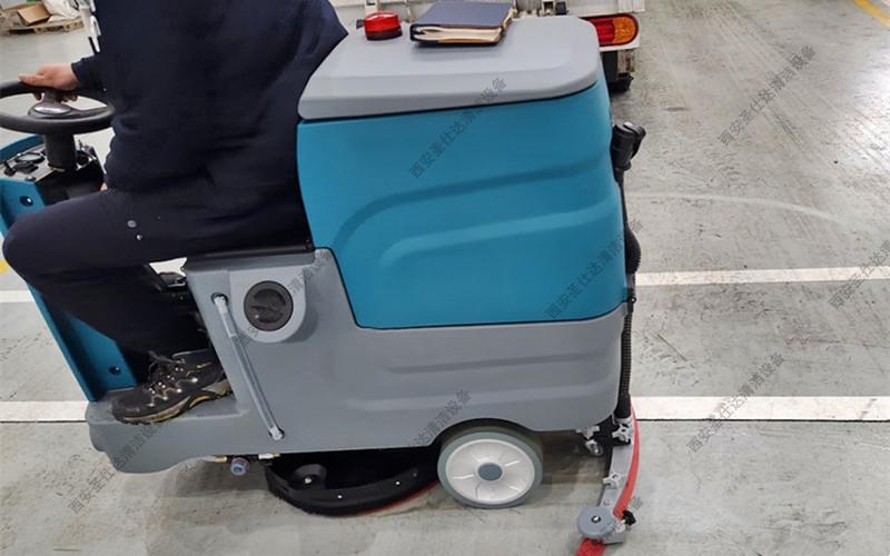 物流中心驾驶式洗地机 (2).jpg