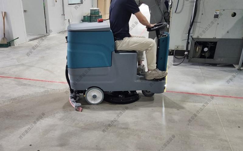 物流中心驾驶式洗地机 (3).jpg