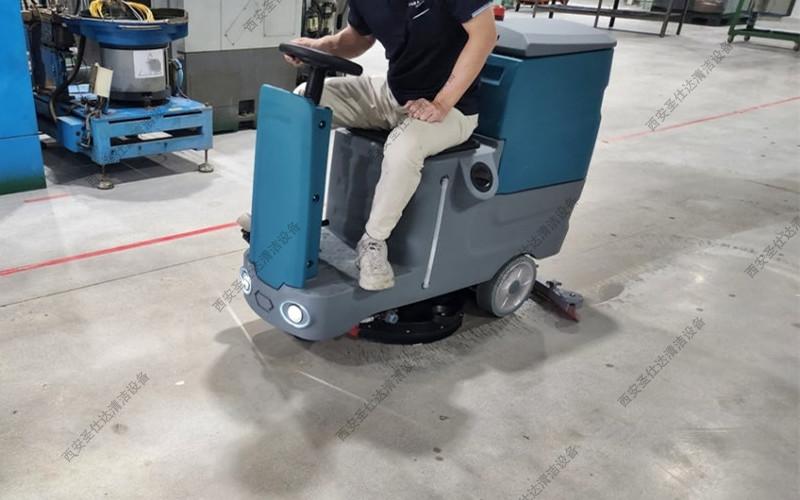 物流中心驾驶式洗地机 (1).jpg