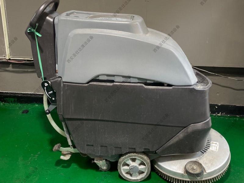 手推式洗地机K3维修更换吸水电机刷盘 (1).jpg