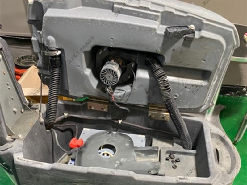 手推式洗地机K3维修更换吸水电机刷盘 (3).jpg