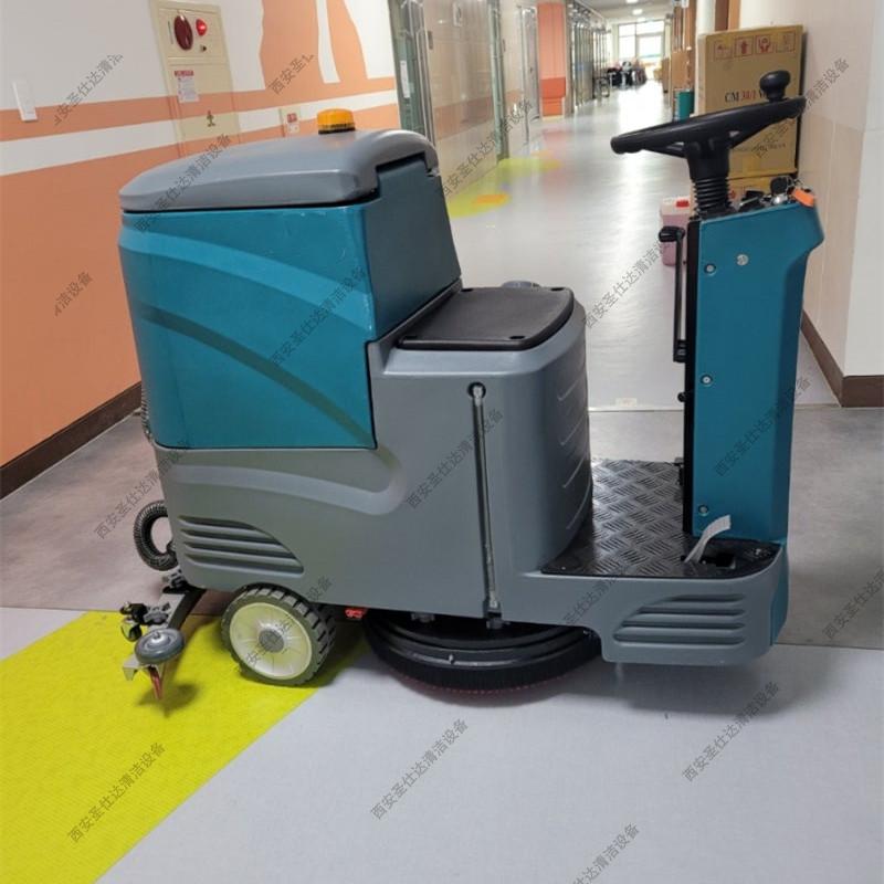 小学驾驶式洗地机 (2).jpg