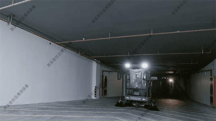 卡赫KM 210 180 R Classic Bp全封閉清掃車2.jpg