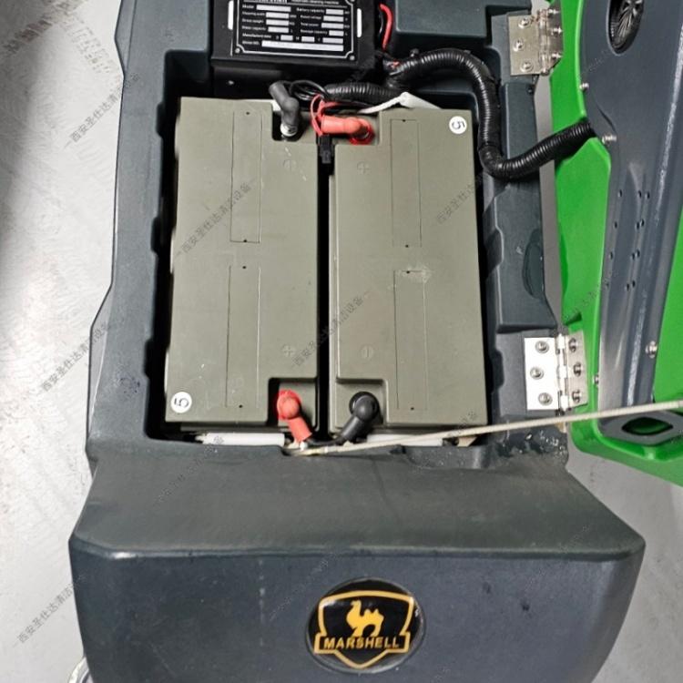 DQX5A洗地机更换电池 (1).jpg