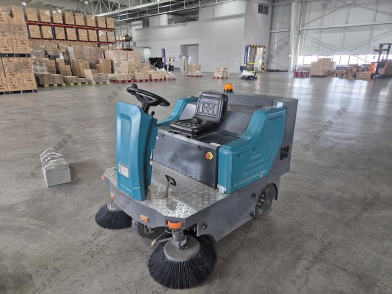 工厂库房地面清扫驾驶式扫地车维修更换电瓶 (13).jpg