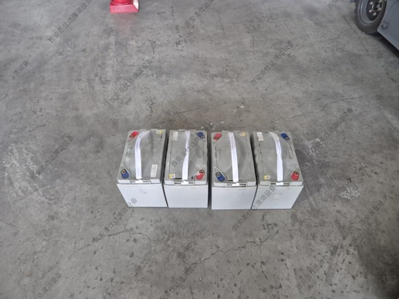 工厂库房地面清扫驾驶式扫地车维修更换电瓶 (4).jpg