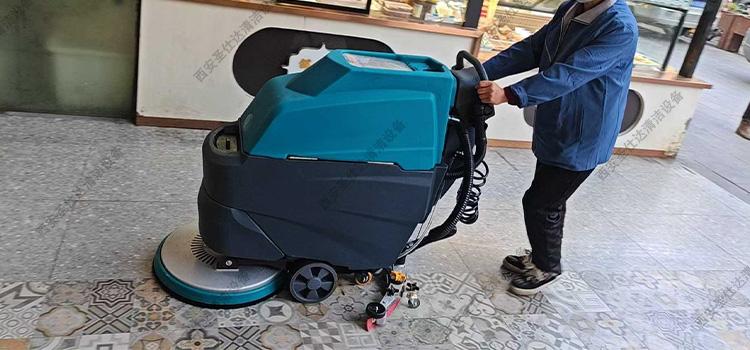 K2手推式洗地机实物图2.jpg