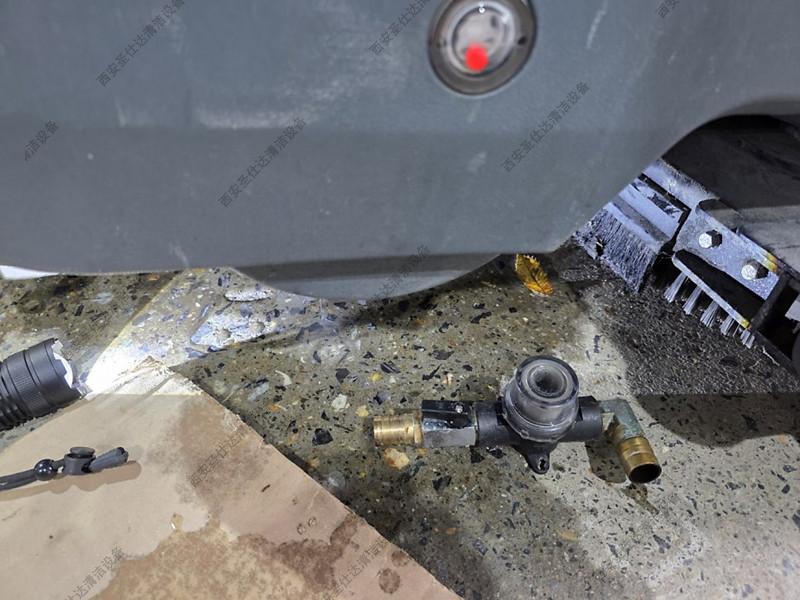 ERIclean易科灵E810R驾驶式洗地机维修 (3).jpg