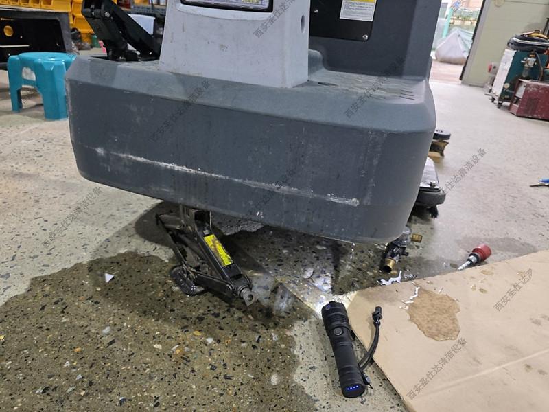 ERIclean易科灵E810R驾驶式洗地机维修 (2).jpg