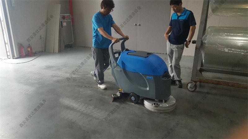 叉车印手推式洗地机02.jpg