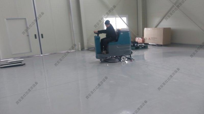食品厂库房驾驶式洗地机X9 (1).jpg