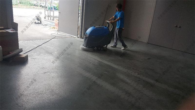 叉车印手推式洗地机03.jpg