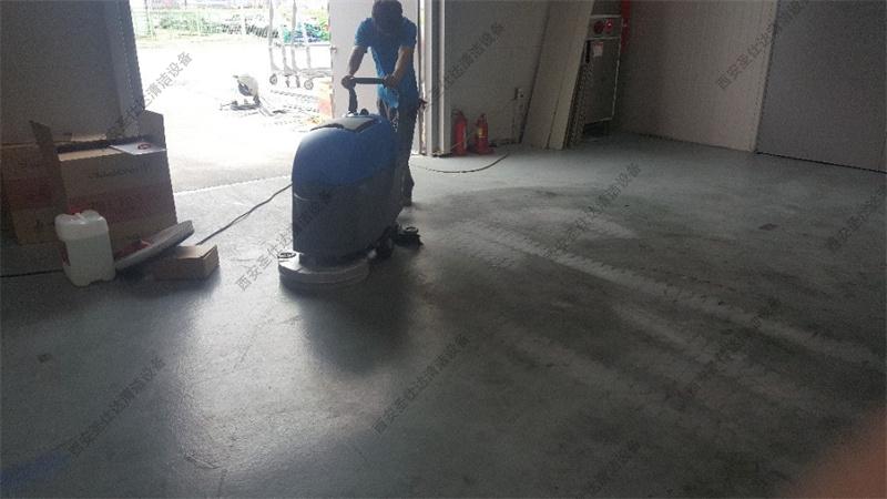 叉车印手推式洗地机04.jpg