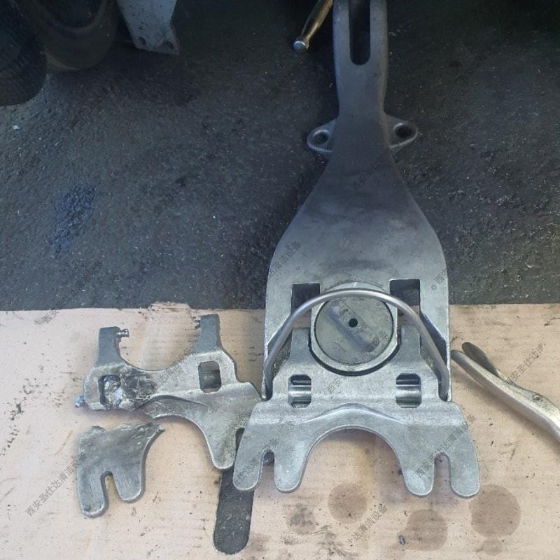 B150R驾驶式洗地机吸扒支架更换 (2).jpg