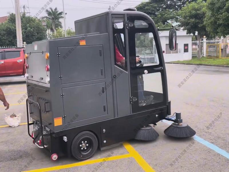 全封闭式清扫车5.jpg