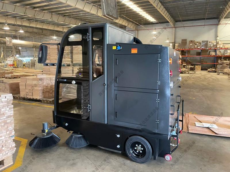 全封闭驾驶式清扫车4.jpg