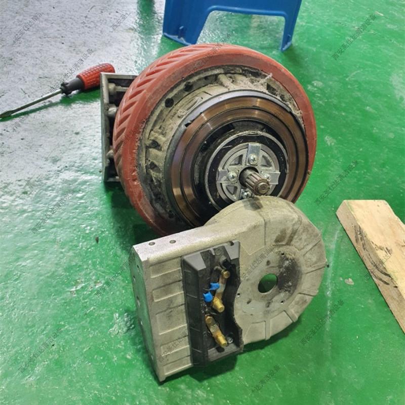 卡赫驾驶式洗地机B140R维修更换驱动轮钢圈 (6).jpg