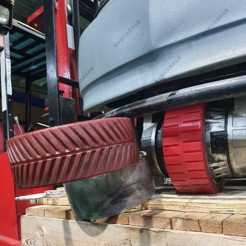 卡赫驾驶式洗地机B140R维修更换驱动轮钢圈 (13).jpg