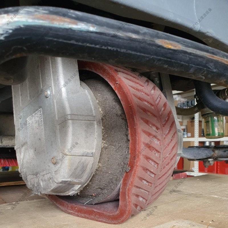 卡赫驾驶式洗地机B140R维修更换驱动轮钢圈 (1).jpg