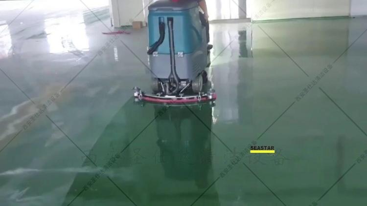 合肥A8驾驶式洗地车，清洗环氧地坪地面，洗刷、污渍吸干一次性完成.jpg