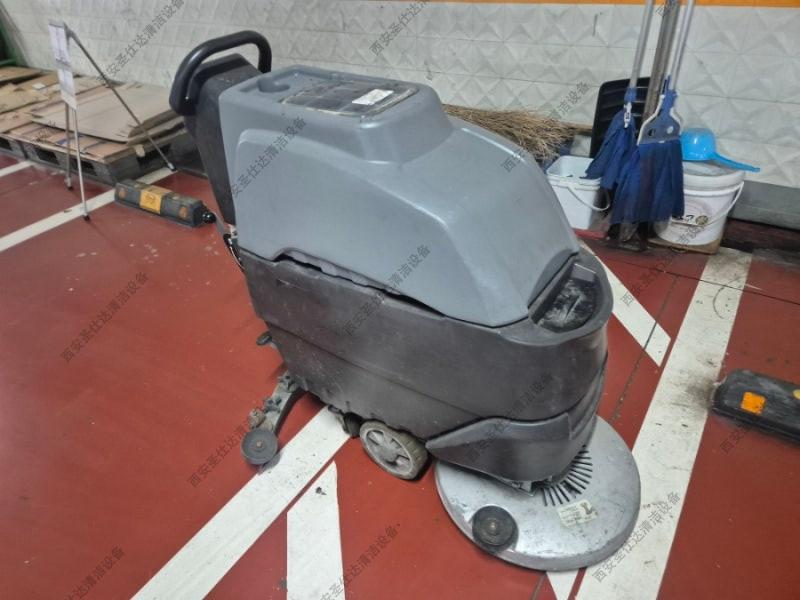 手推式洗地机维修更换电池、吸水管、电磁阀 (2).jpg