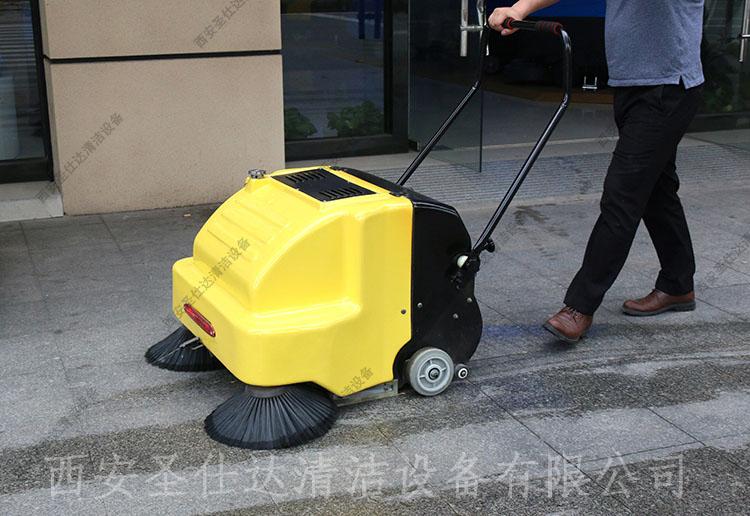 手推式电动吸尘扫地机使用.jpg
