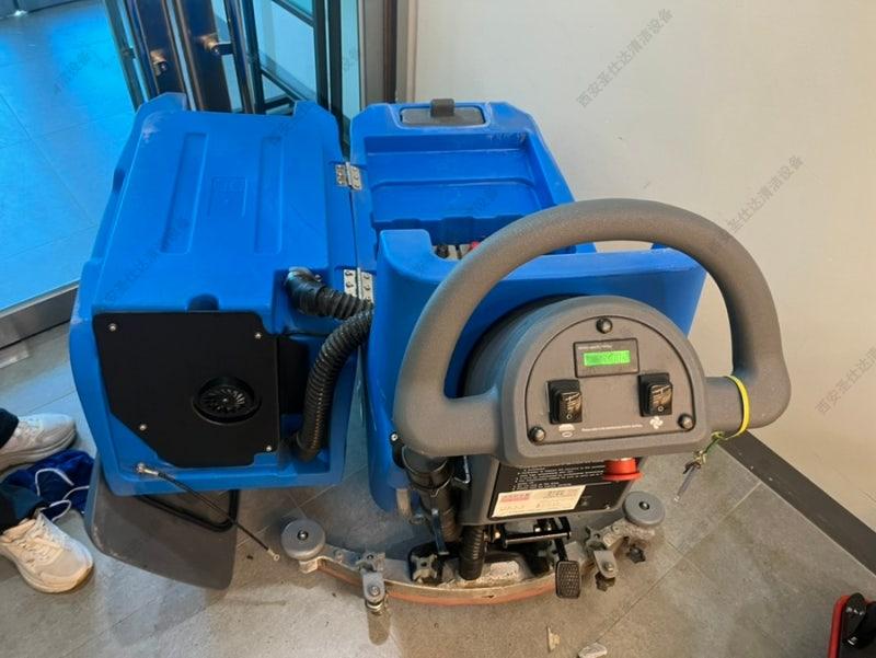 手推式洗地机更换吸水电机 (11).jpg