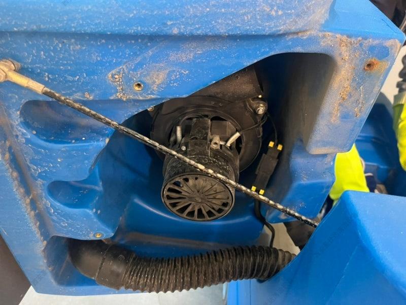 手推式洗地机更换吸水电机 (6).jpg