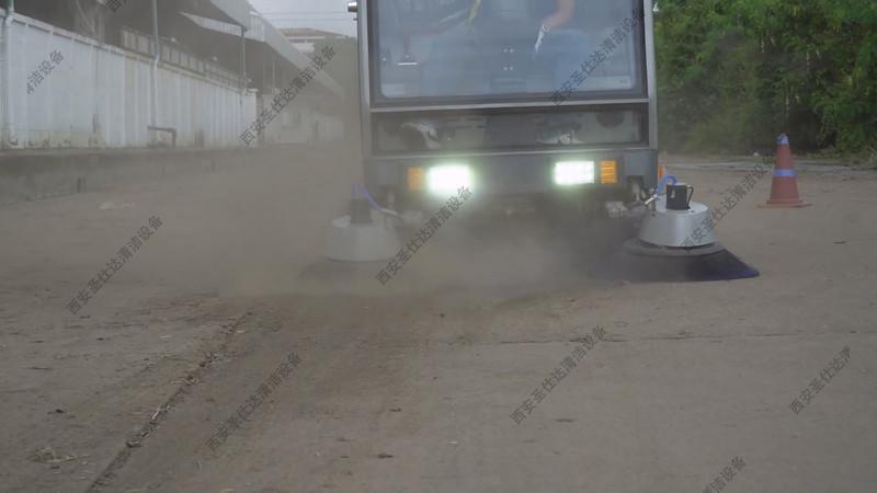 工业园区道路电动清扫车 (2)_副本.jpg