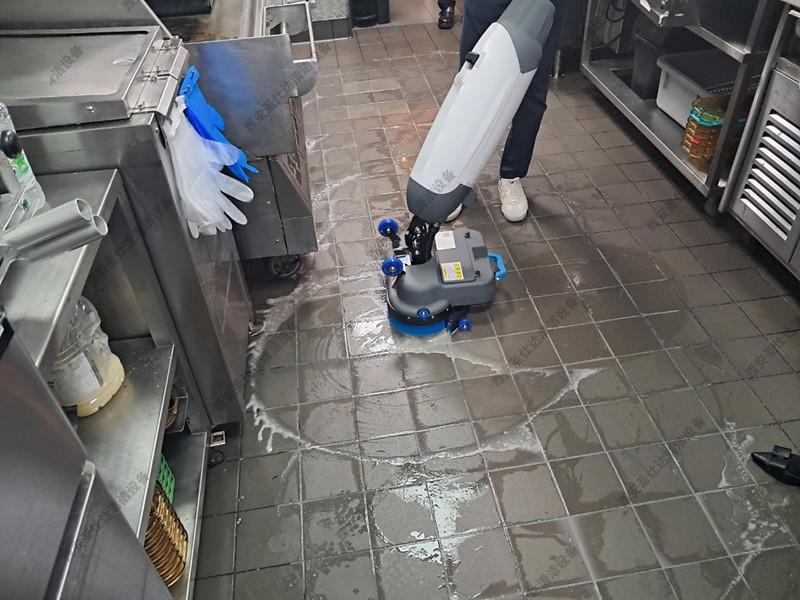 餐厅厨房洗地吸干机 (2).jpg