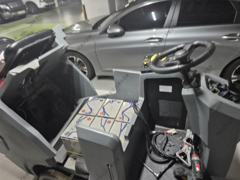 4BD90_160R Classic更换电瓶.jpg