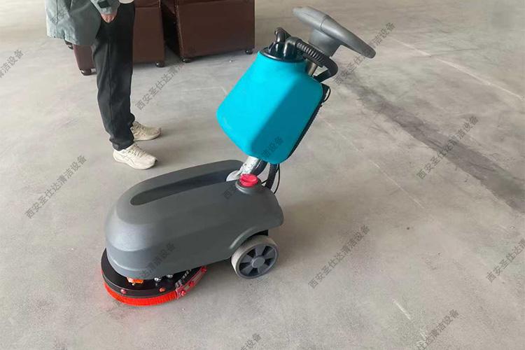KL350手推式洗地机实物.jpg