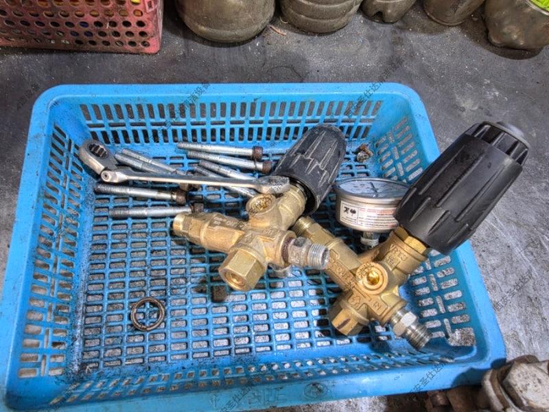 高压洗车机更换调压阀 (1).jpg