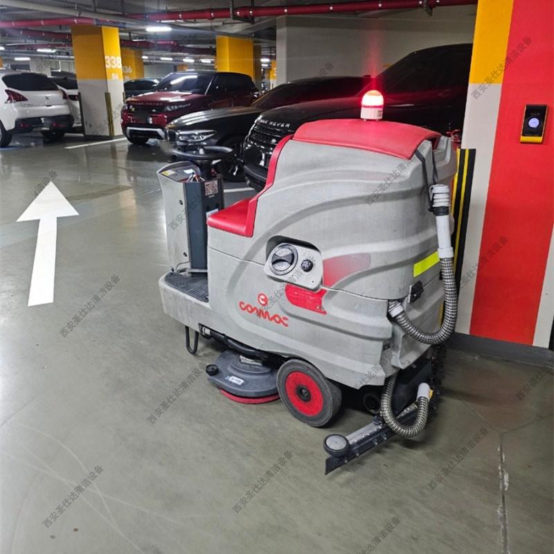 innova85b驾驶式洗地机维修更换前轮 (3).jpg